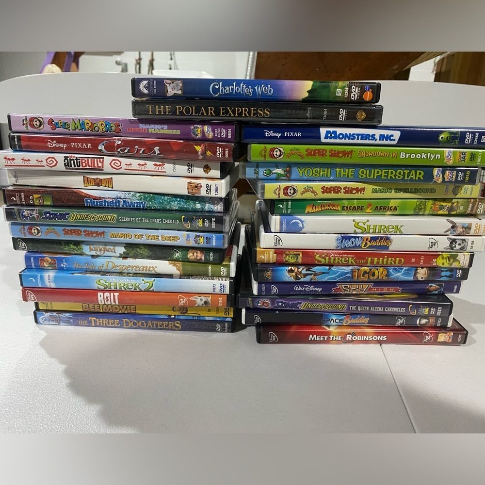 Assorted Video Game and Movie Collection lot of 28